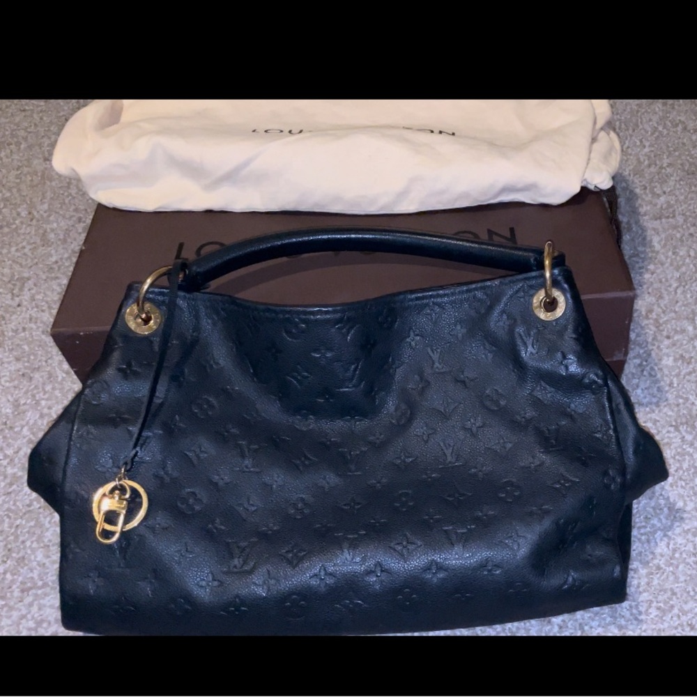 LOUIS VUITTON 

Monogram Empreinte Artsy MM